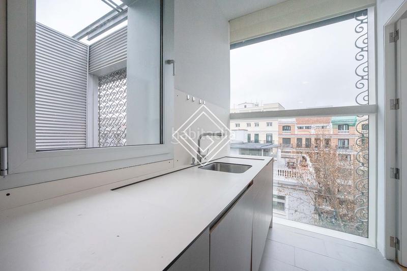 Foto 3e0e4110-ce95-49cf-a631-9d2fb63396e1. Rent penthouse with heating parking in Almagro Madrid