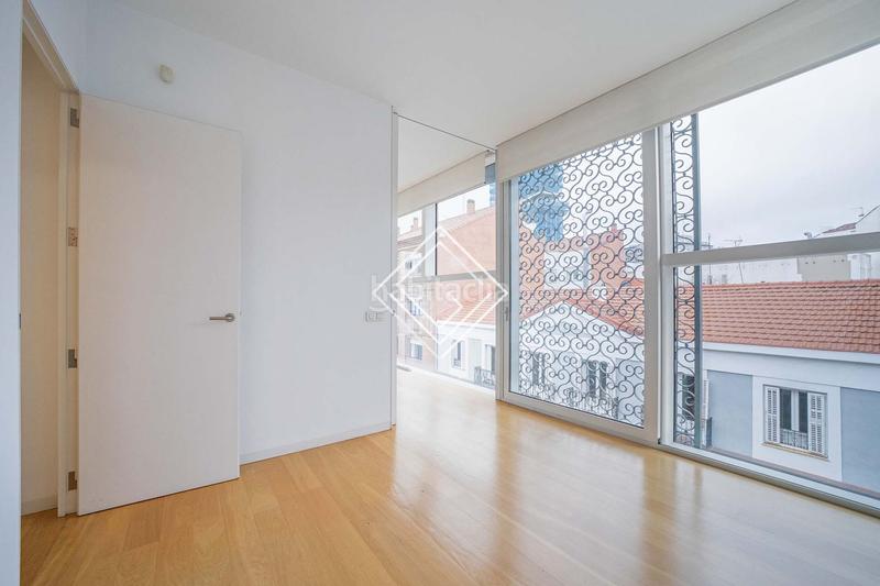 Foto 4407f598-ca42-4bc5-8f09-c00f8a82f57b. Rent penthouse with heating parking in Almagro Madrid