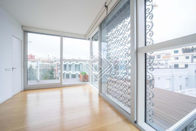 Foto 4fbb5bef-64c9-4504-9572-57a218fd25db. Rent penthouse with heating parking in Almagro Madrid