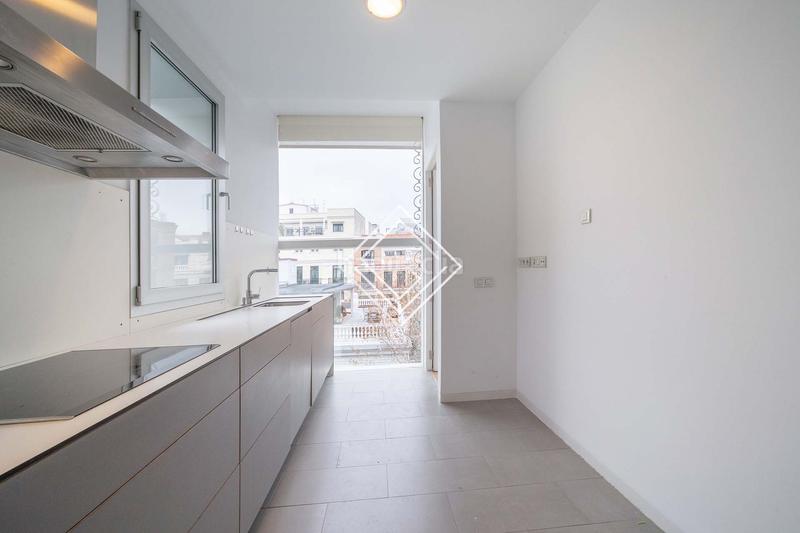 Foto 50bf4d7f-c317-4f28-a7de-65702a69b9bf. Rent penthouse with heating parking in Almagro Madrid
