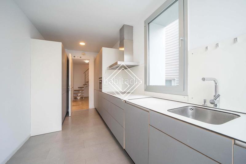 Foto 94aae4f7-6d01-41f7-99de-dface3e964b0. Rent penthouse with heating parking in Almagro Madrid