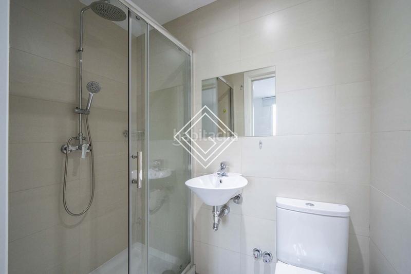 Foto fb3b8bdc-8309-4944-8917-15cc60054a47. Rent penthouse with heating parking in Almagro Madrid