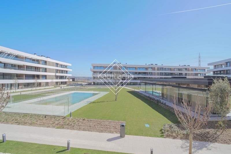 Foto 01a9ab87-2221-4f59-a726-f79b34ebbe1e. Affitto appartamento con piscina in urbanización La Moraleja La Moraleja