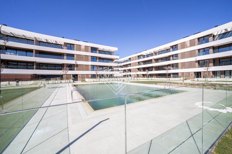 Foto 22f630fd-9270-4cff-9004-476b3e62e855. Miete etagenwohnung mit pool in urbanización La Moraleja La Moraleja