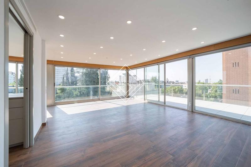 Foto 34535eab-a447-4c6d-8cb6-c9f4e5683a22. Àtic amb piscina a El Viso Madrid