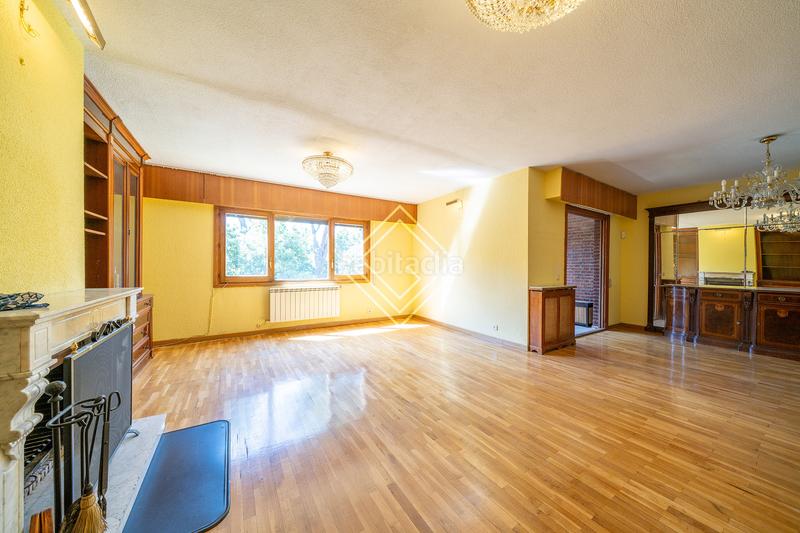 Foto 05eff57c-e623-46ba-aded-8b4be7323de4. Casa aparellada amb calefacció piscina a Aravaca Madrid