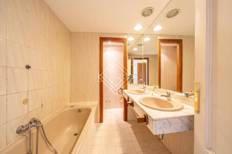 Foto 648aa7df-9916-40cc-a738-774663a16b5a. Casa aparellada amb calefacció piscina a Aravaca Madrid