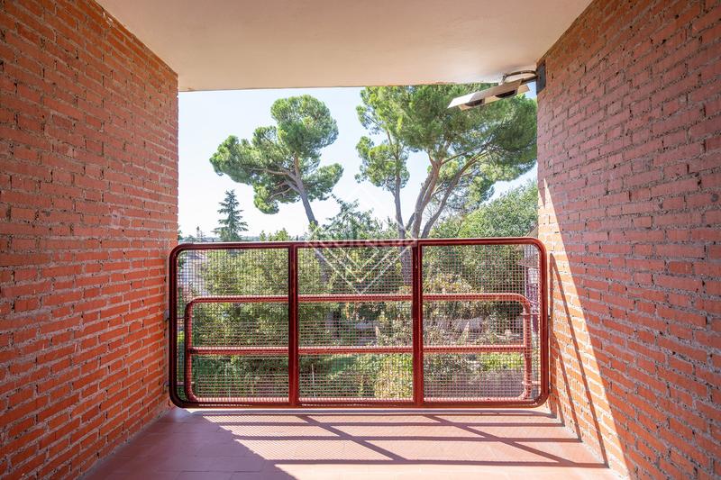 Foto 885ab4ce-0f2c-4bfe-927e-60113b225bb7. Casa aparellada amb calefacció piscina a Aravaca Madrid