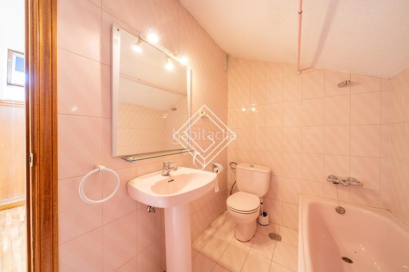 Foto 95638e1e-0c2f-4b8d-8b48-426332d77123. Casa aparellada amb calefacció piscina a Aravaca Madrid