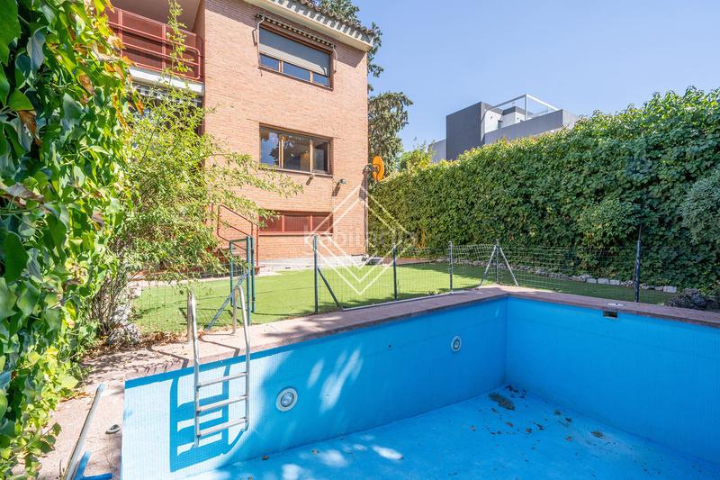 Foto 88b7956d-c5ac-482a-b245-687b3159e344. Casa bifamiliare con riscaldamento piscina in Aravaca Madrid