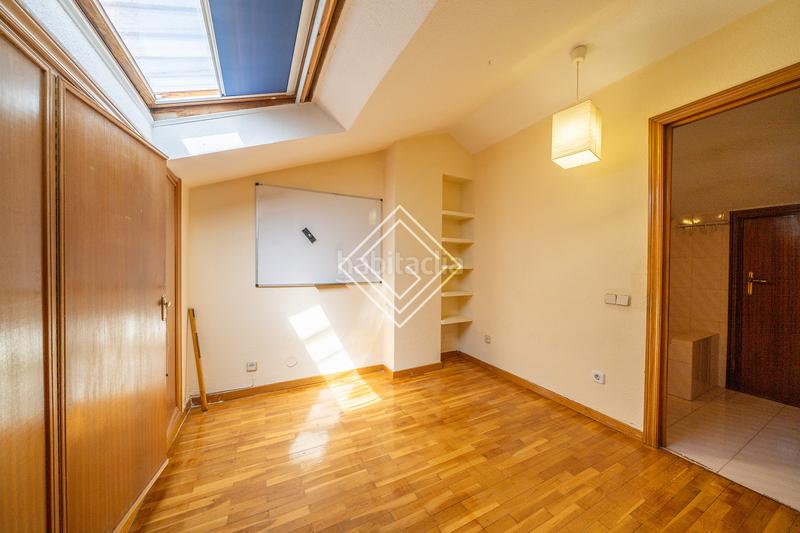 Foto 69ab4bf8-646e-49c4-b119-e958b47cbd82. Maison jumelée avec chauffage piscine dans Aravaca Madrid