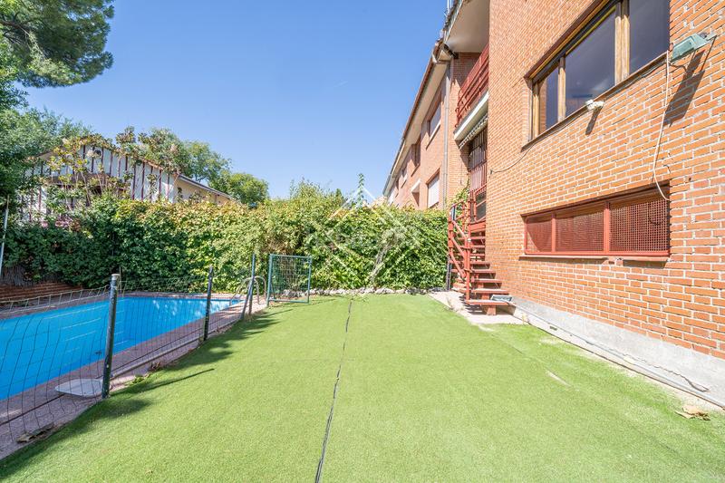 Foto 78260ddd-260b-4641-ac05-a0cc2c3b3bc2. Maison jumelée avec chauffage piscine dans Aravaca Madrid