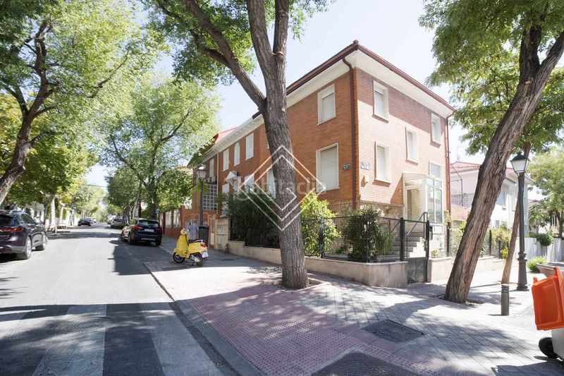 Foto 284e04b3-ca89-422a-b9c9-ec55545a0613. Xalet amb piscina a El Viso Madrid