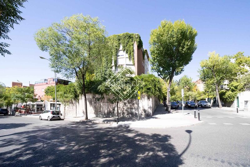 Foto 9215e72a-4387-41d0-ab6d-036943c23d77. Xalet amb piscina a El Viso Madrid