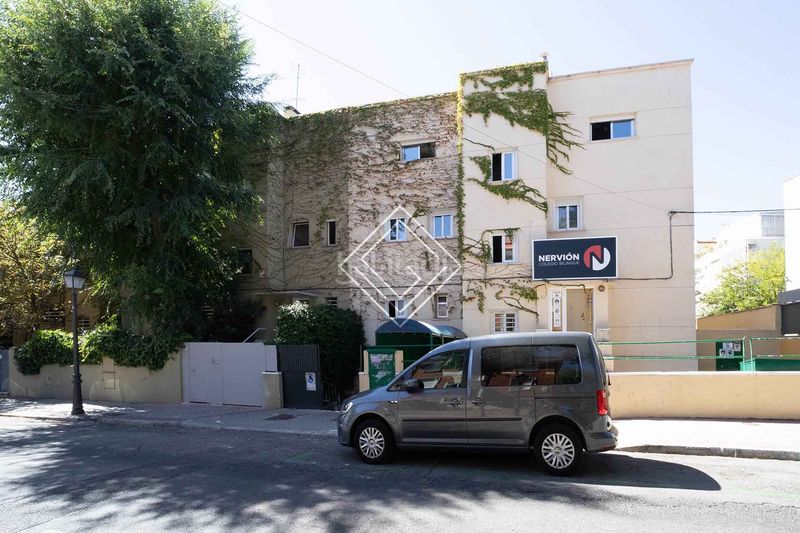 Foto ba490fe4-4fb4-4367-88b6-1ffc7e9205ee. Xalet amb piscina a El Viso Madrid