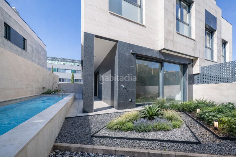 Foto 4aef54b6-3c9d-436c-b0f9-eb19146c4d4e. Casa aparellada amb calefacció aparcament piscina a Madrid