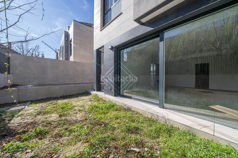 Foto 626f5010-d1e9-4d2a-a3a5-853ce441c571. Casa aparellada amb calefacció aparcament piscina a Madrid