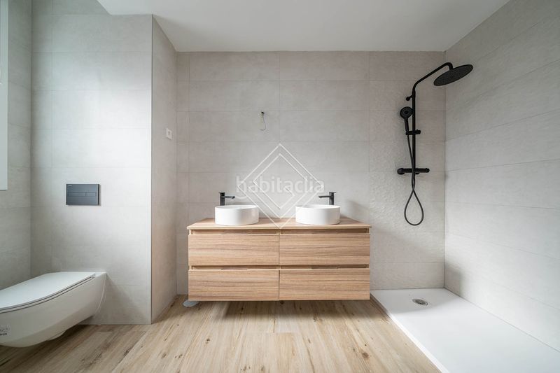 Foto a30e8d9c-71ff-4aaa-b5d7-bd28e87cd1fa. Casa aparellada amb calefacció aparcament piscina a Madrid