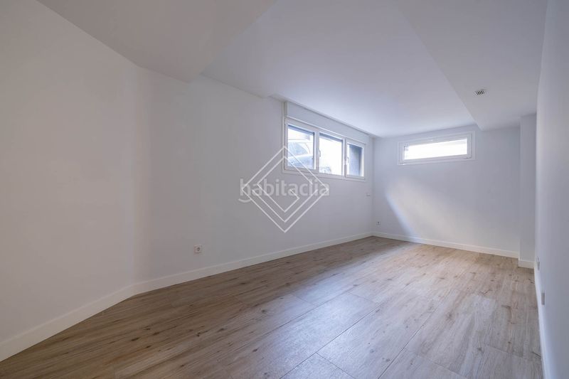 Foto d5a3b398-ff36-43e3-8791-a3abc2c5f906. Casa aparellada amb calefacció aparcament piscina a Madrid