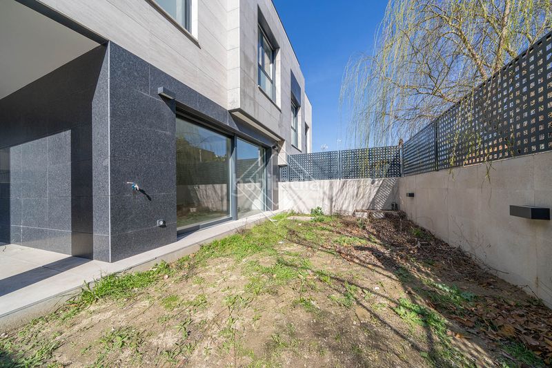 Foto ec73c709-8632-4917-ab9f-67c1724d8ee0. Casa aparellada amb calefacció aparcament piscina a Madrid
