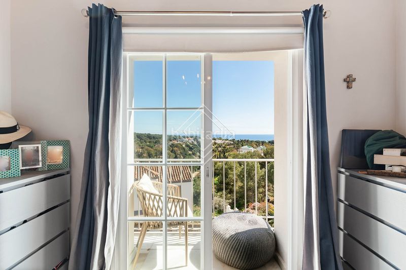 Foto 6b359537-afac-4e41-85e1-4123e2decd97. Casa adossada amb calefacció piscina a Nagüeles Alto Marbella