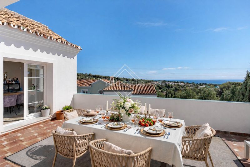 Foto e09cc77a-f386-4184-af5f-f130d89741cb. Casa adossada amb calefacció piscina a Nagüeles Alto Marbella