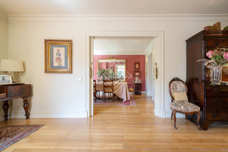 Foto ad25f868-55e3-490b-8a75-7c6adba59105. Casa aparellada amb xemeneia calefacció a Aravaca Madrid
