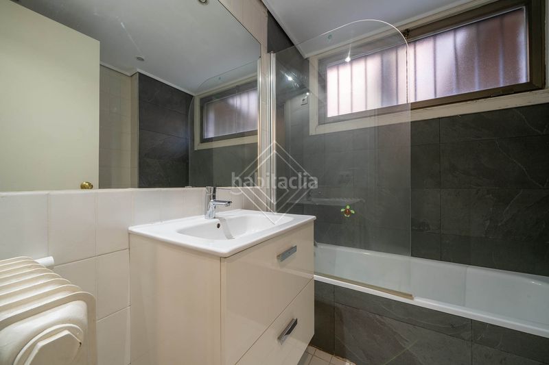 Foto 0a67a7de-53b8-49a6-9b3b-28390a60adae. Pis amb calefacció piscina a Valdemarín Madrid