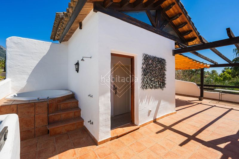 Foto 12ad1ae4-e1f3-47ec-8bbc-96bc2903ac45. Xalet amb aparcament piscina a Nagüeles Alto Marbella