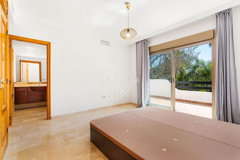 Foto 2231af73-4307-4b94-9f24-c5bde6873d52. Xalet amb aparcament piscina a Nagüeles Alto Marbella