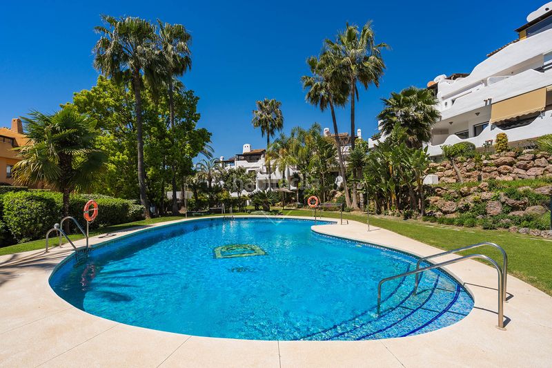 Foto ca3349c8-5b09-488b-a5ff-80b7b00ecea9. Xalet amb aparcament piscina a Nagüeles Alto Marbella