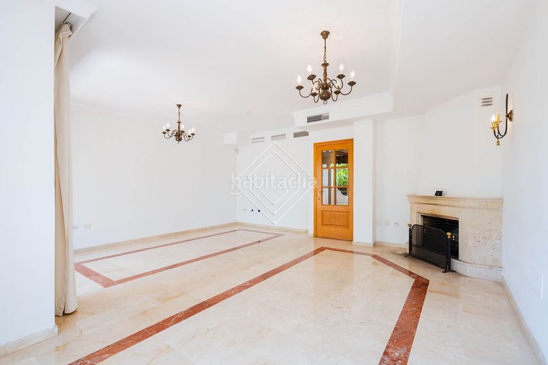 Foto e3465ce9-17e9-4412-91e5-c5a2ef5835b1. Xalet amb aparcament piscina a Nagüeles Alto Marbella