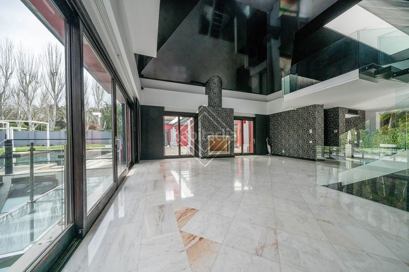 Foto a08d861b-6096-445d-be02-774ff23d7893. Casa amb piscina a urbanización La Moraleja La Moraleja