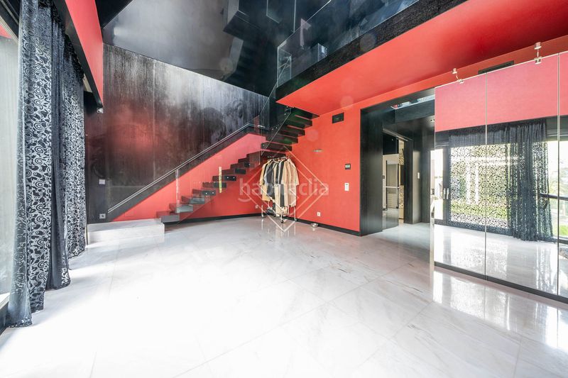 Foto b1227379-f1d7-40e8-9f7a-f40a03e5101c. Casa amb piscina a urbanización La Moraleja La Moraleja