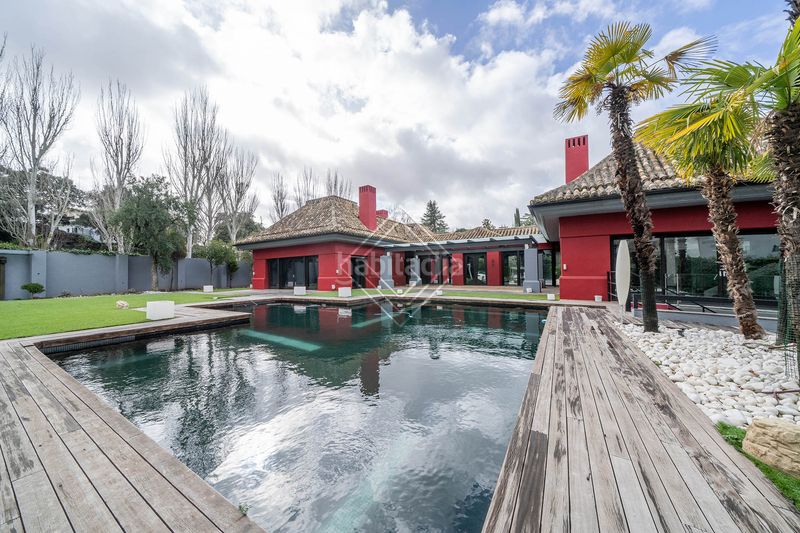 Foto c8d4a452-5685-4538-9117-15ba12b9cf6f. Casa amb piscina a urbanización La Moraleja La Moraleja