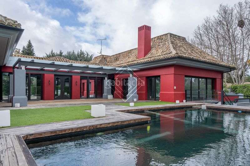 Foto ef87711e-9186-411d-b002-9685eb514208. Casa amb piscina a urbanización La Moraleja La Moraleja