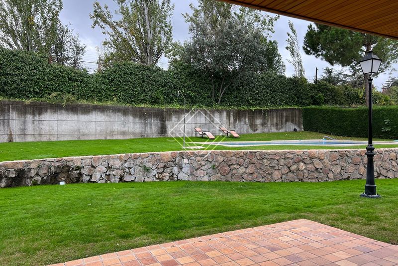 Foto 0142c664-3191-480d-87bd-840f15e15a83. Lloguer casa amb calefacció piscina a urbanización La Moraleja La Moraleja