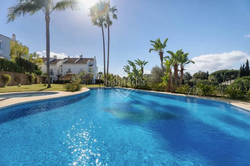 Foto 625e375b-8a6a-4181-833e-ef2e75908bbc. Casa adossada amb calefacció aparcament piscina a Marbella