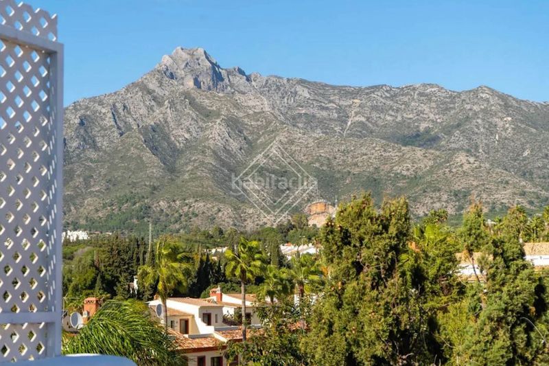 Foto 684fd9c8-d199-42f9-9d33-99f76d3ab9eb. Casa adossada amb calefacció aparcament piscina a Marbella