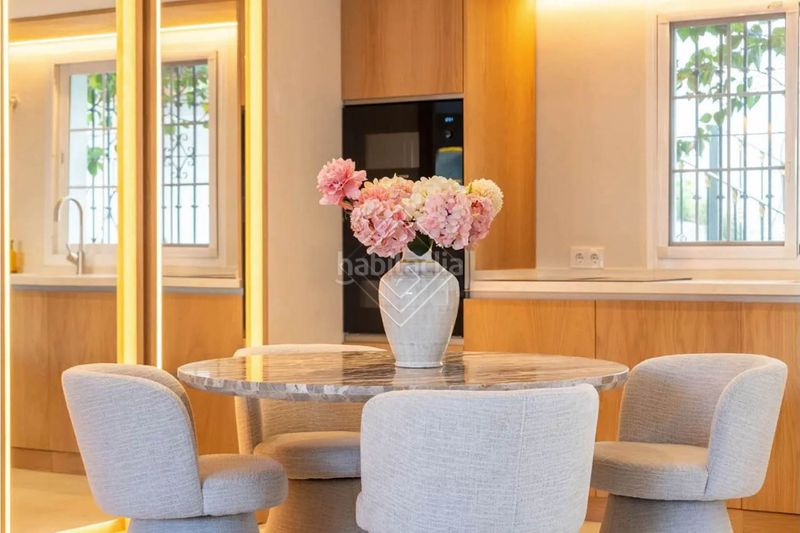 Foto 6f4d4521-7df5-4450-b985-b6442a03a91b. Casa adossada amb calefacció aparcament piscina a Marbella