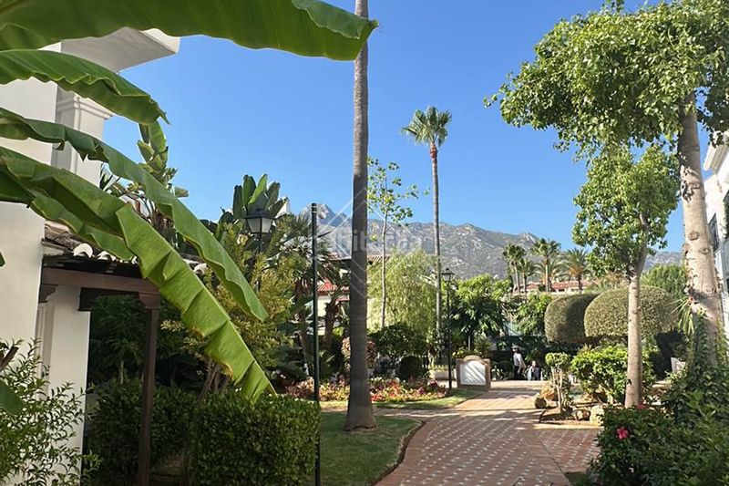 Foto 8aa5b8e4-c7b8-4e99-8c74-a2b1ebcd051b. Casa adossada amb calefacció aparcament piscina a Marbella