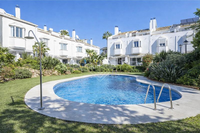 Foto a04923f8-805f-4748-94c6-a74c5727477a. Casa adossada amb calefacció aparcament piscina a Marbella