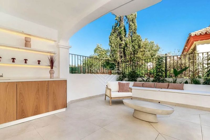 Foto f16d7eea-4d1a-4f2c-acb0-c88f6748bc30. Casa adossada amb calefacció aparcament piscina a Marbella