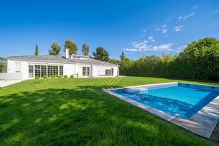 Chalet in Urbanización La Moraleja