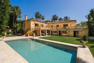 Chalet in Las Brisas. Exclusiva villa de lujo con spa, piscina privada y máxima privac