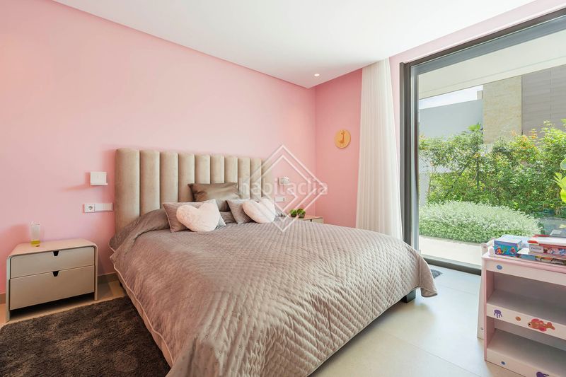 Foto 511584f7-2015-4c6f-913a-32549089875c. Xalet amb xemeneia calefacció aparcament piscina a Marbella