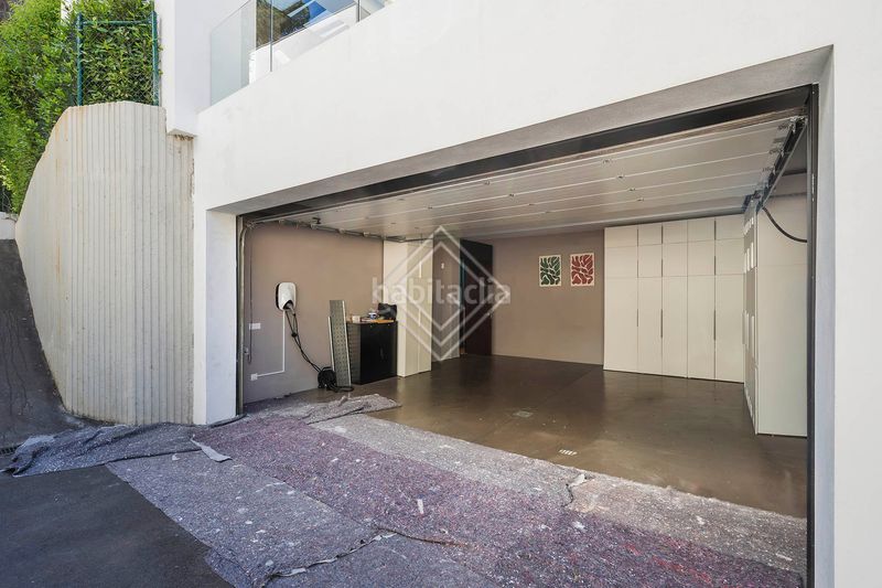 Foto cce2f9e1-bdaa-45aa-a155-472512e28b96. Xalet amb xemeneia calefacció aparcament piscina a Marbella