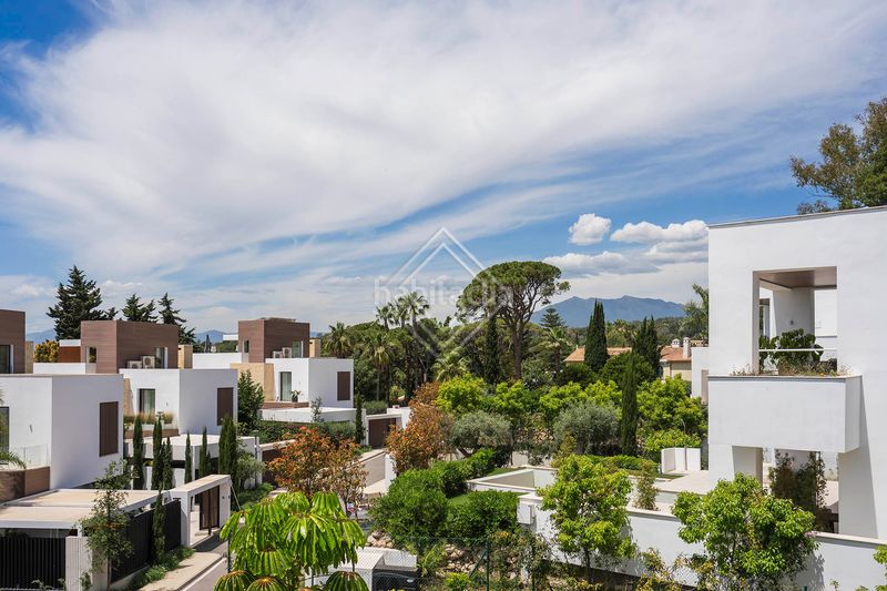 Foto dd5b770e-b0bb-4498-b4f6-cbb07a44c43b. Xalet amb xemeneia calefacció aparcament piscina a Marbella