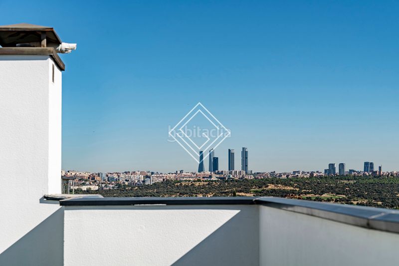 Foto 6cf29827-f85d-44ba-b0f8-58028fa52f7d. Àtic amb calefacció piscina a Valdemarín Madrid