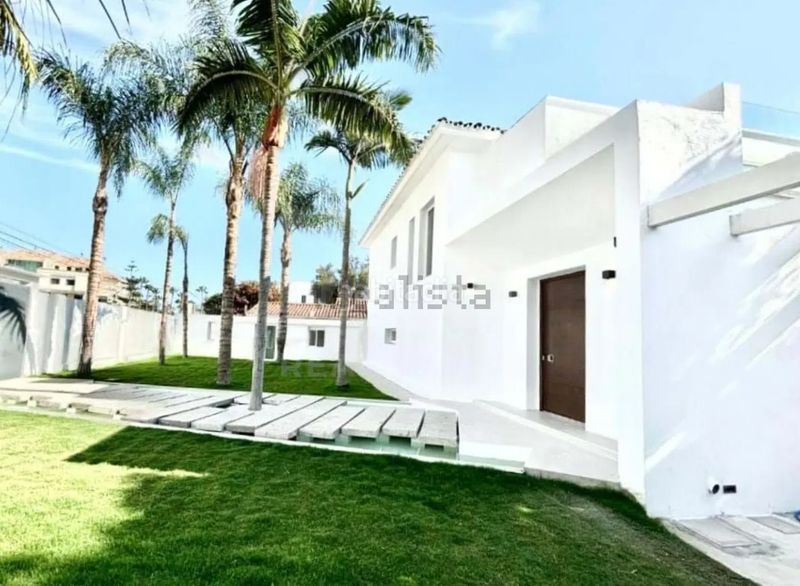 Foto b5d438d9-28d6-4e6c-9283-ef36c40abbc1. Chalet en Las Lomas de Río Verde Marbella